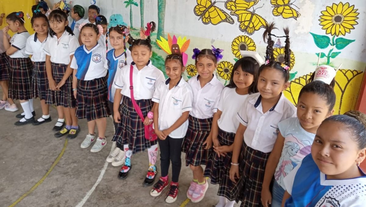 Alumnos de Tizimín se disfrazan y crean peinados 'locos' en convivios del Día del Niño