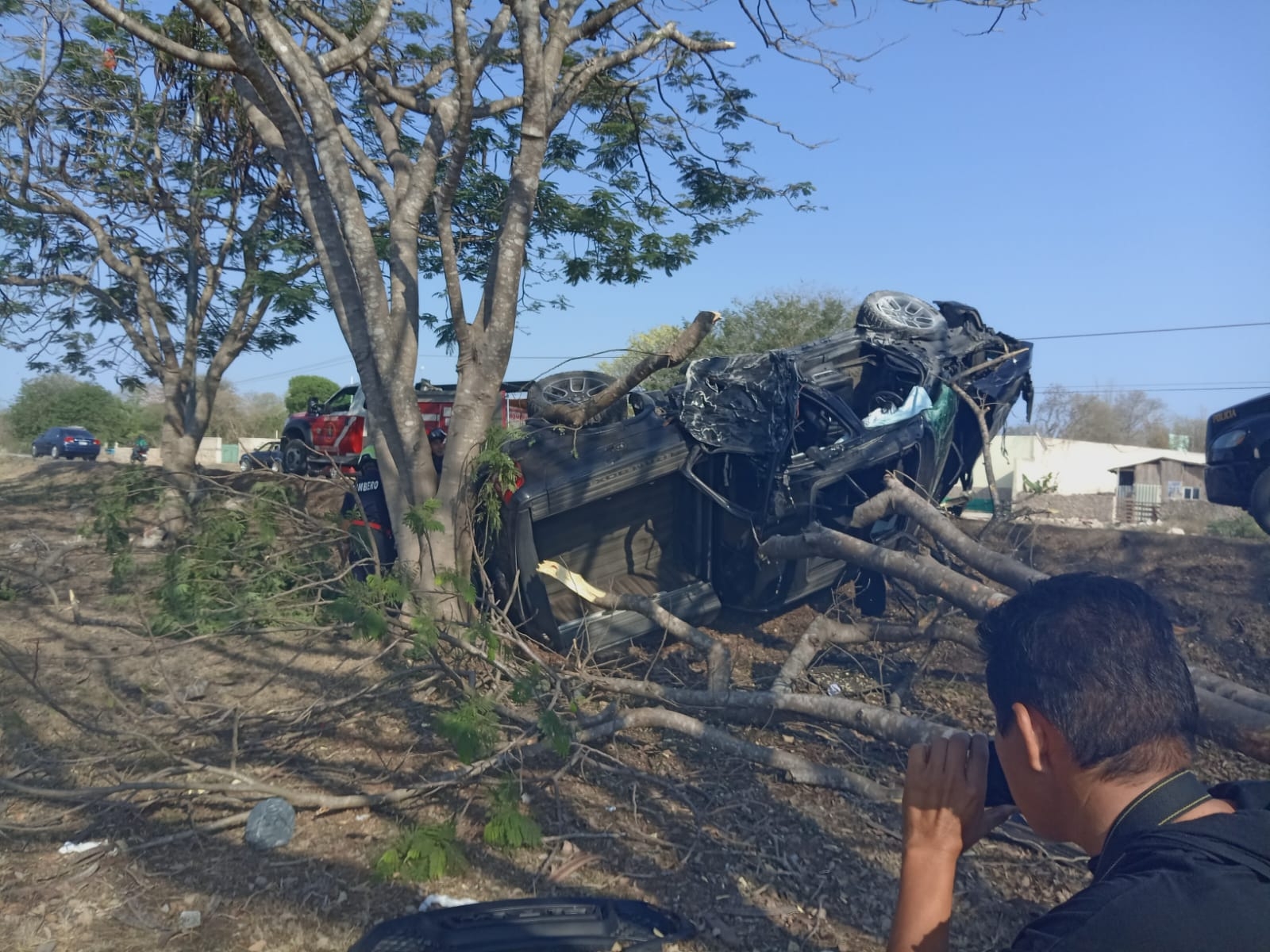 Conductor pierde el control y vuelca en el Periférico de Mérida