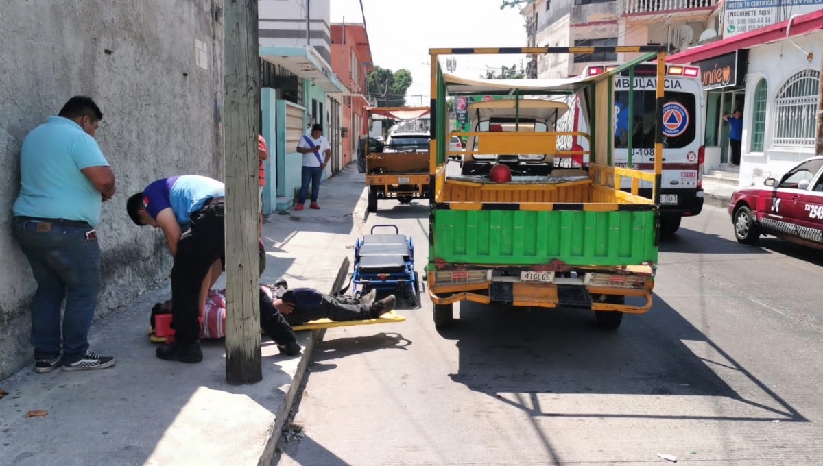 Taxista manda al hospital a un motociclista en Ciudad del Carmen