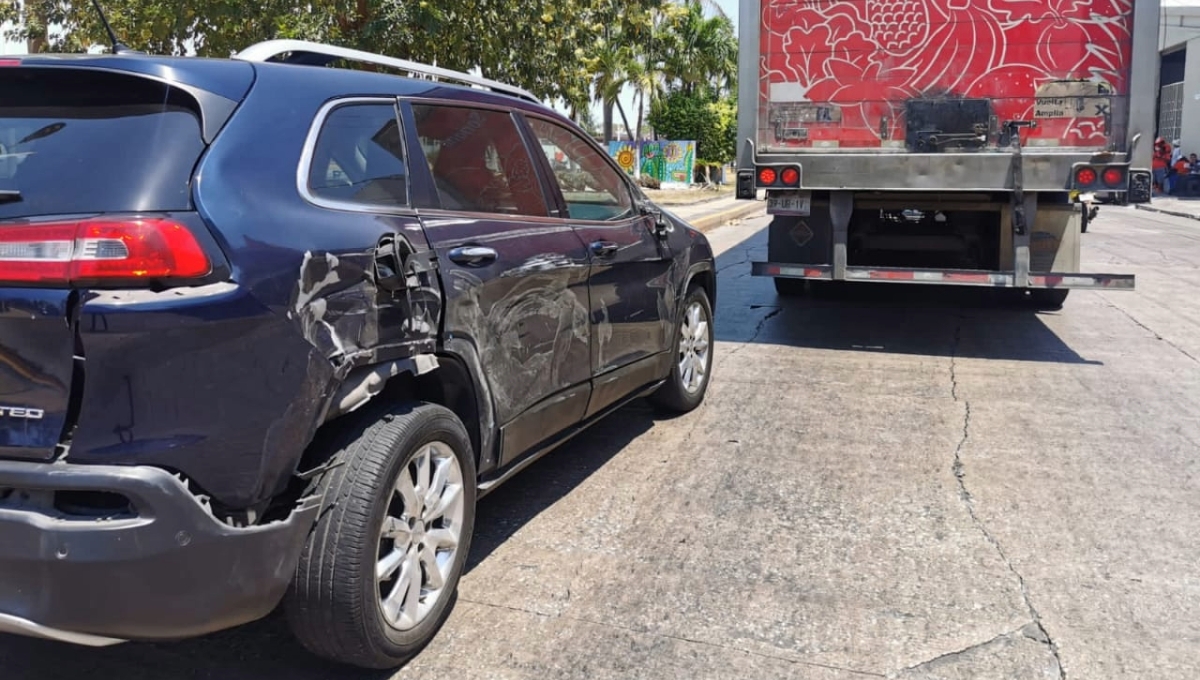 Imprudente automovilista provoca accidente en Ciudad del Carmen
