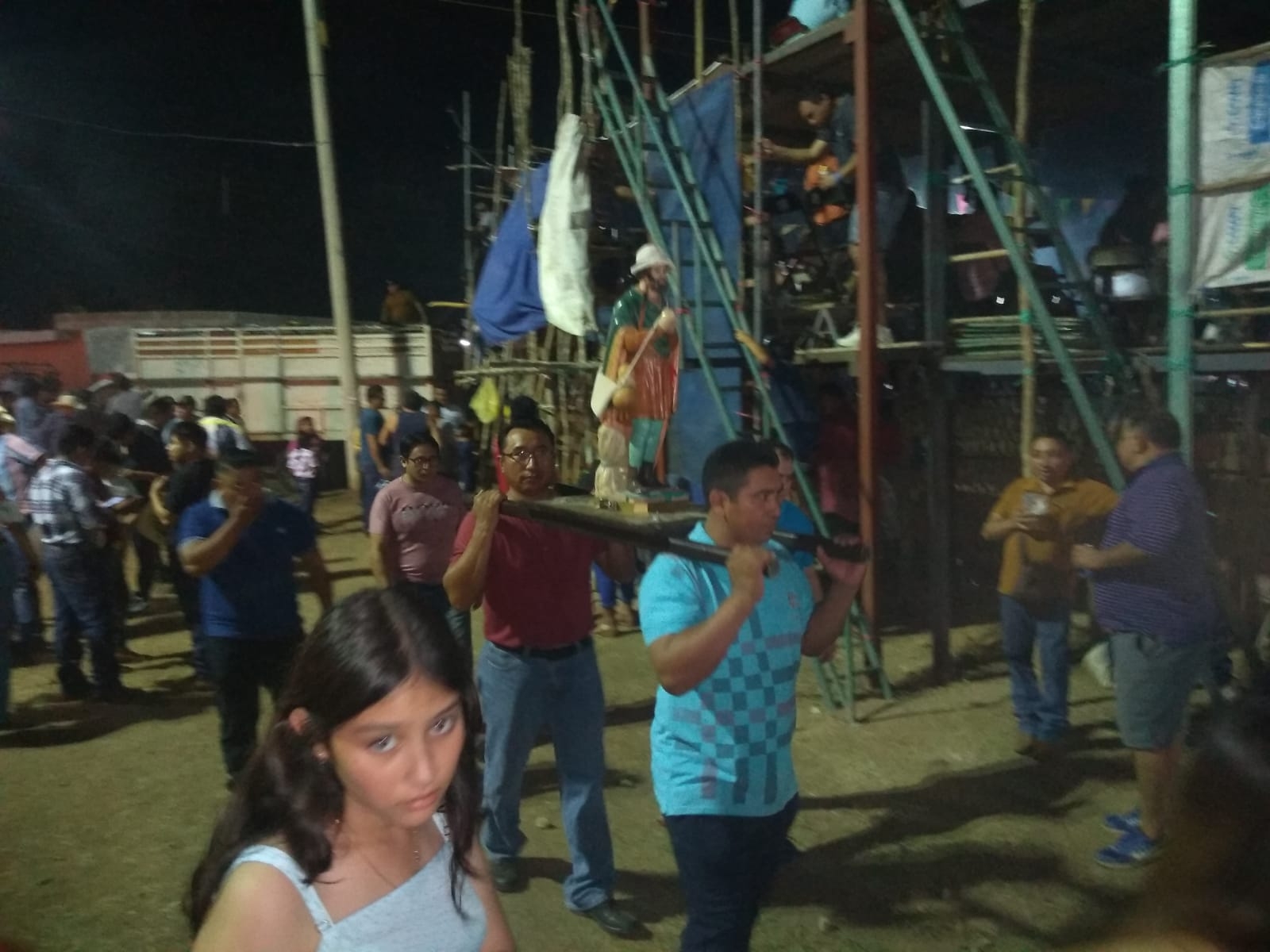 Pasean a San Isidro labrador en ruedo taurino de Chocholá, Yucatán