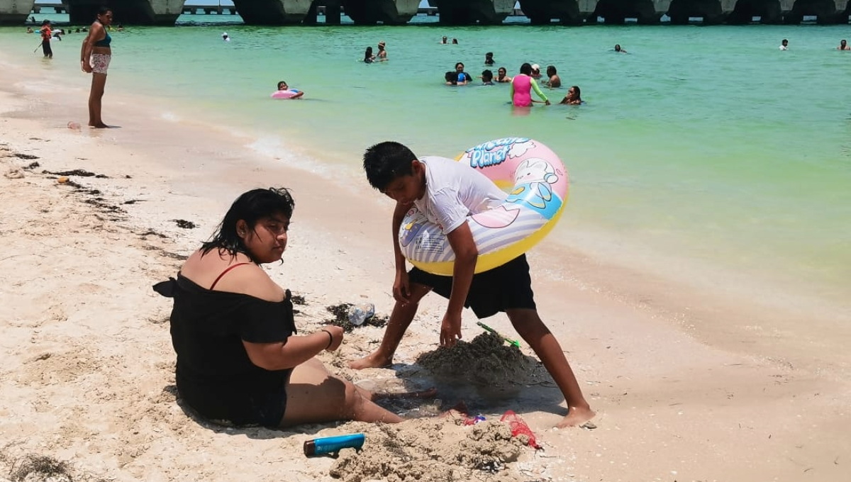 Calor 'espanta' a bañistas en Progreso; prefieren quedarse en sus casas