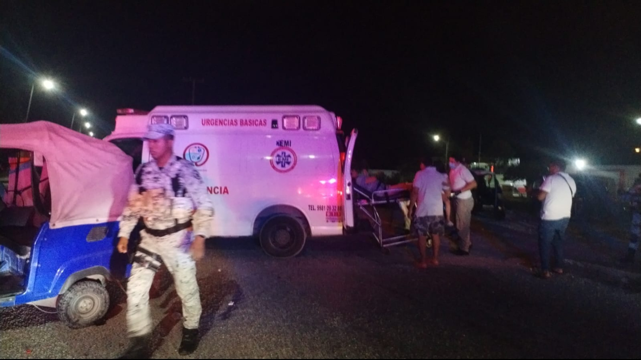 Paramédicos acudieron al rescate de los pasajeros en Cancún