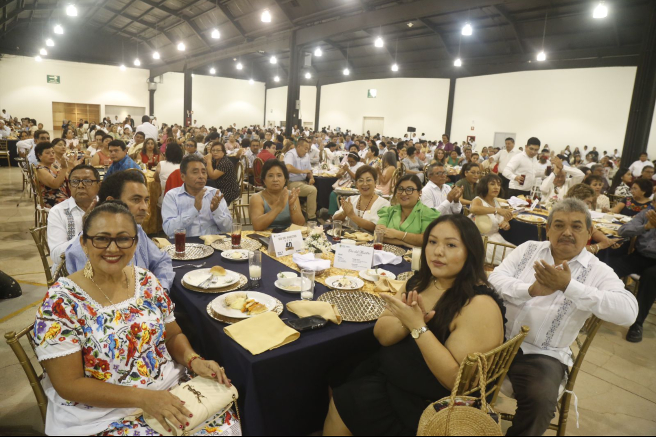 El Gobierno de Yucatán celebró a los maestros en su día