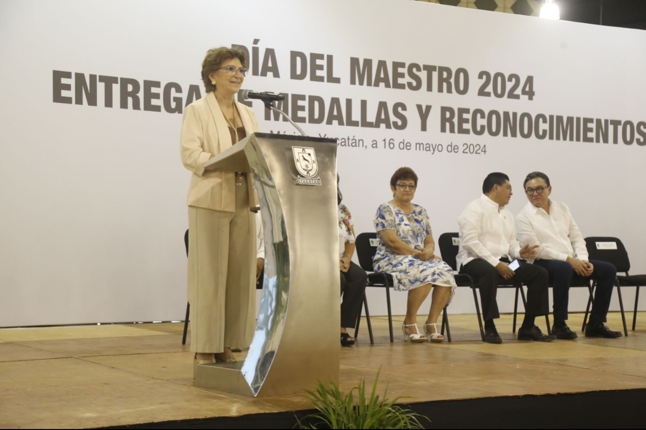 María Fritz Sierra reconoció la labor de los maestros de Yucatán