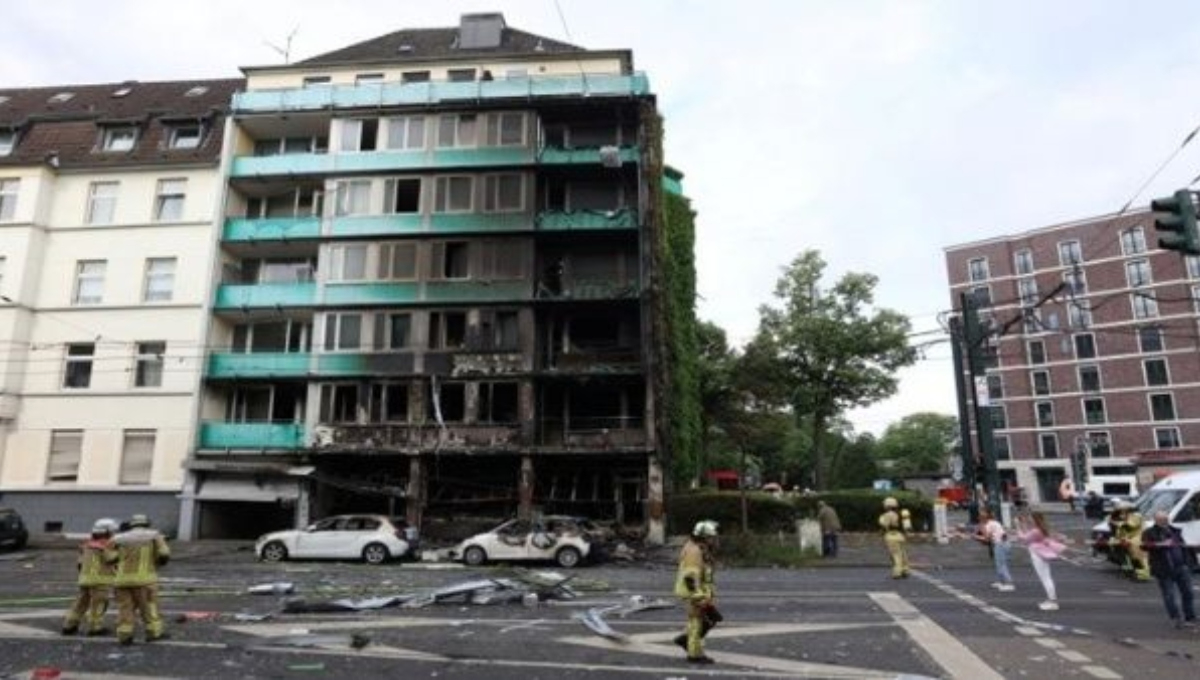 Un incendio se registró durante la madrugada en un edificio en Alemania, provocando caos en la zona