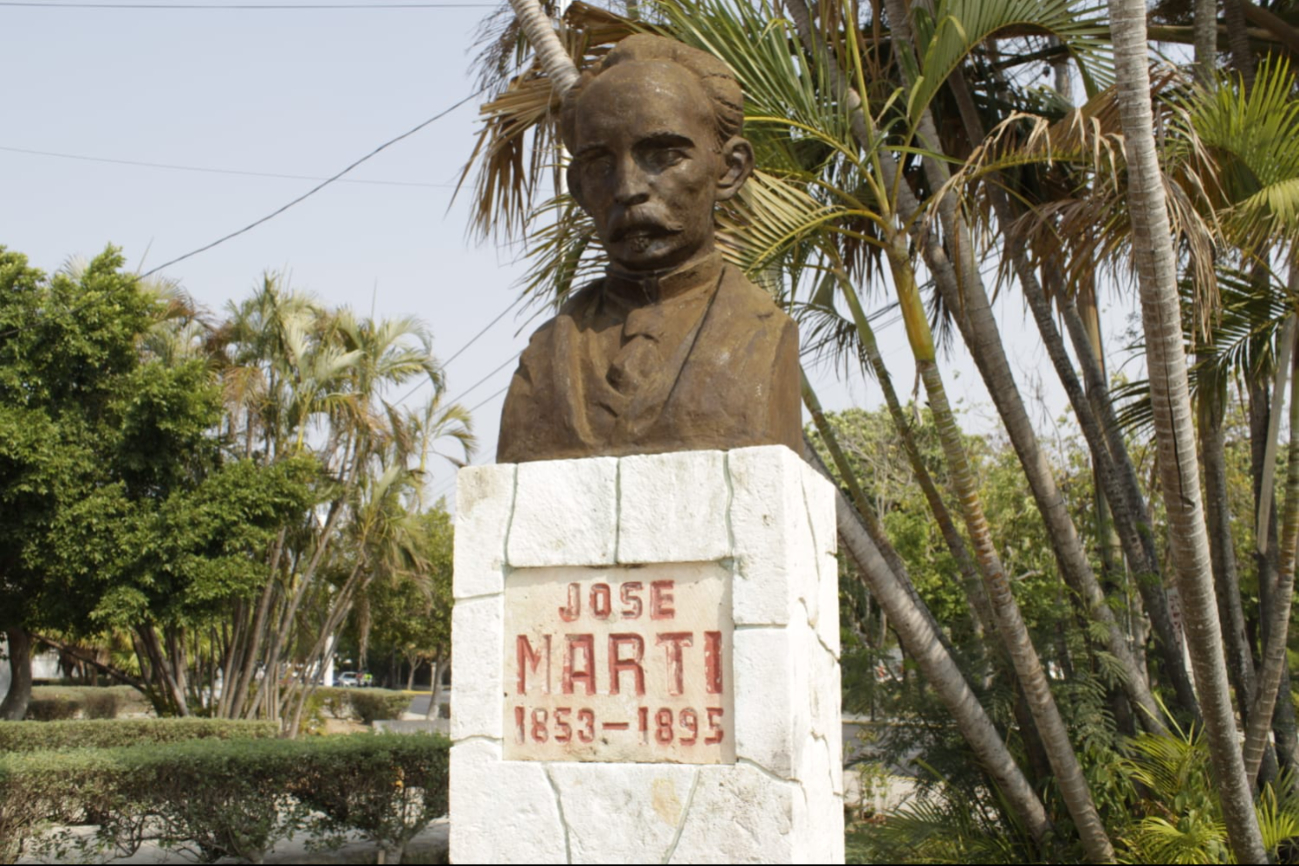 La ceremonia a José Martí se realiza en el Parque Las Américas