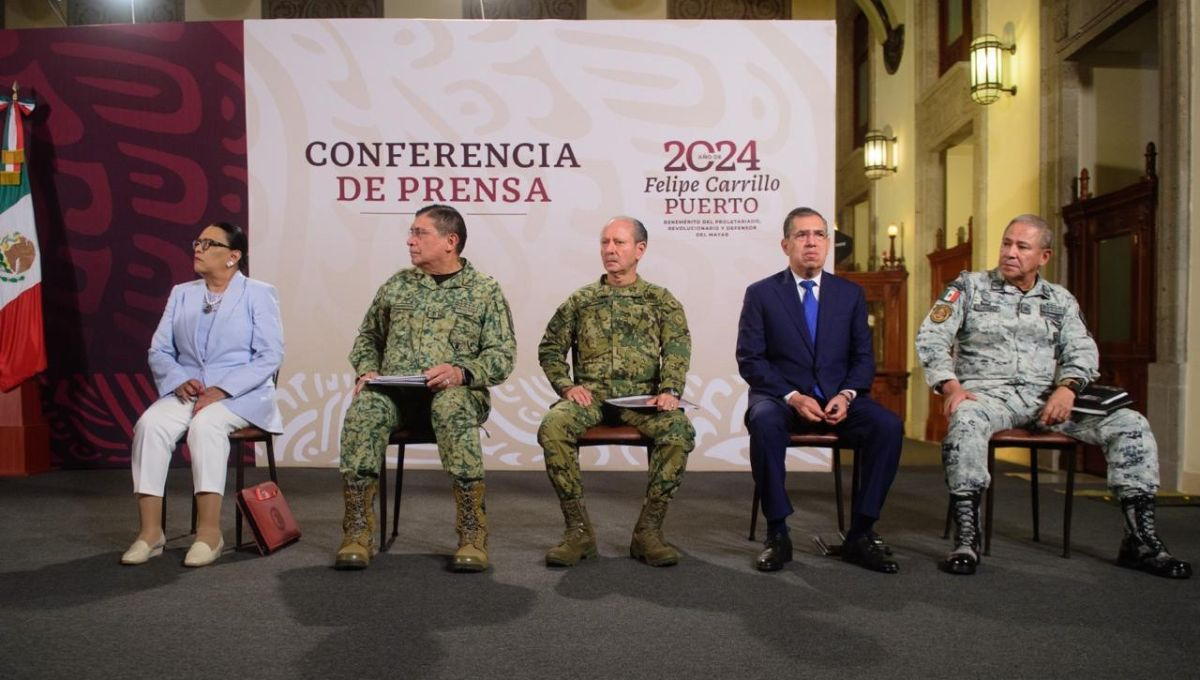 José Rafael Ojeda Durán (centro), secretario de Marina, garantizó la segurodad para el día de las elecciones del 2 de junio