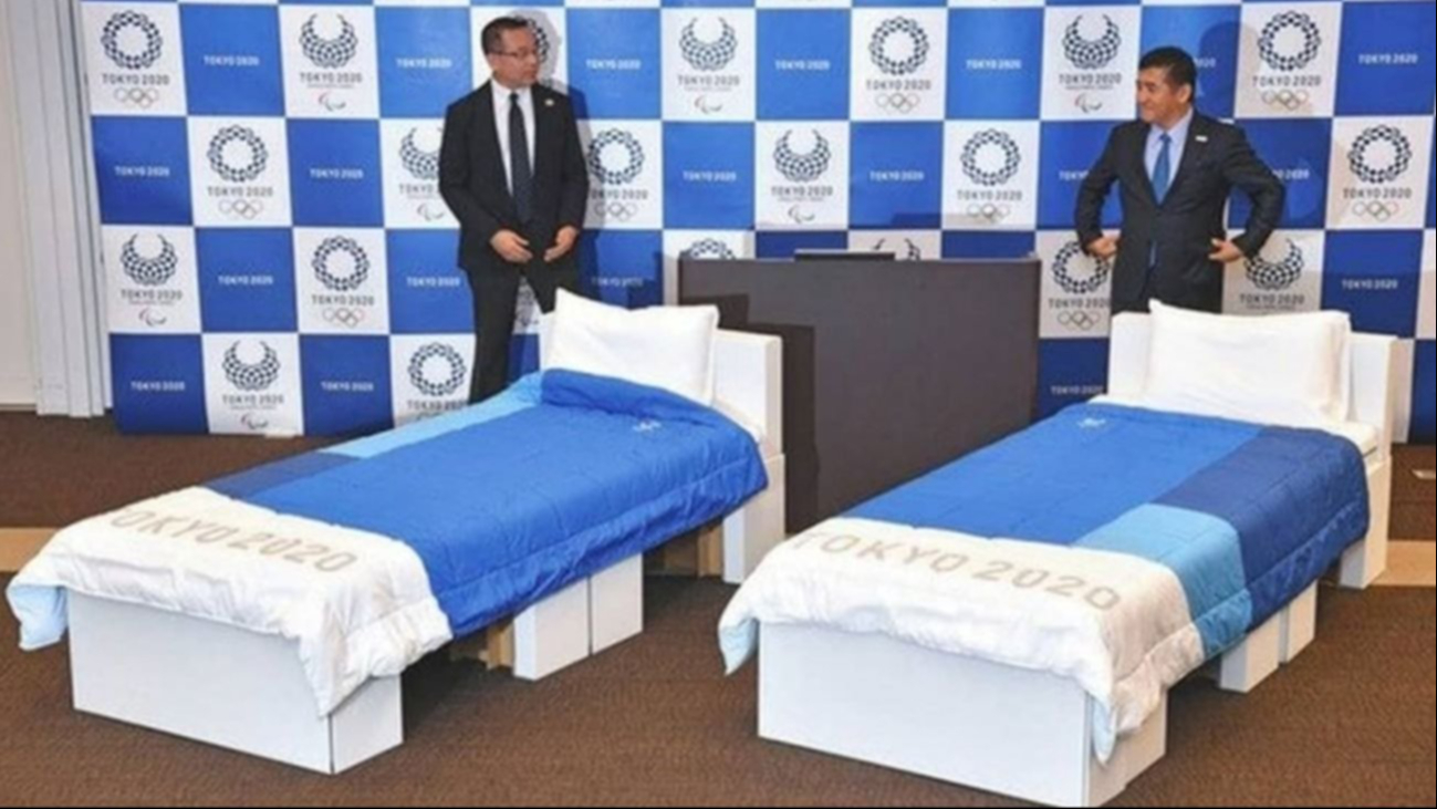 Presentan las camas 'antisexo' en los Juegos Olímpicos de París 2024