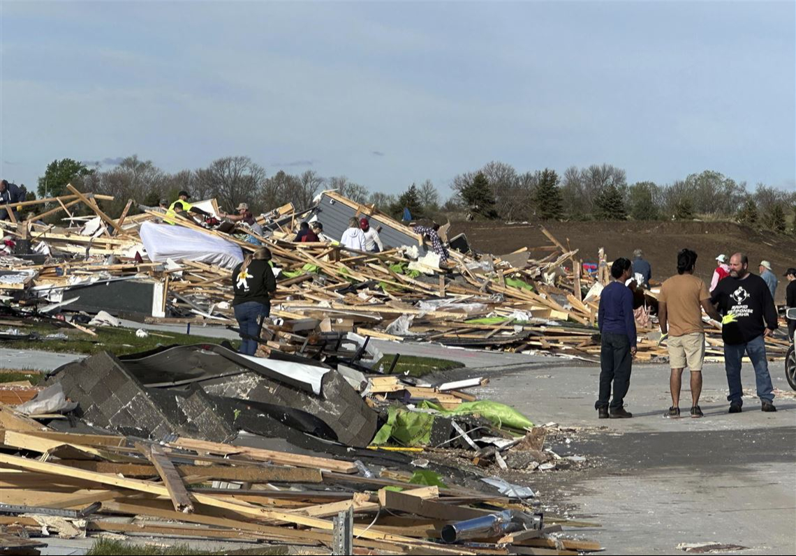 Suman miles de damnificados por tornado en Nebraska / Especial