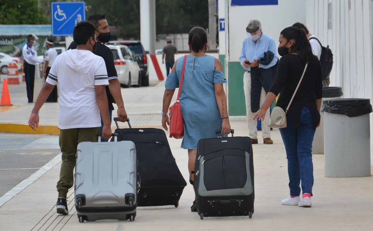 Desvían dos vuelos internacionales de Cancún al aeropuerto de Mérida