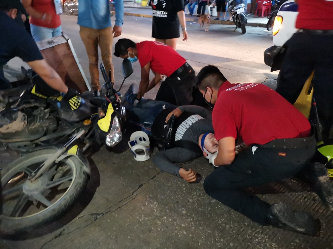 Dos motociclistas lesionados en la colonia Francisco I. Madero de Ciudad del Carmen