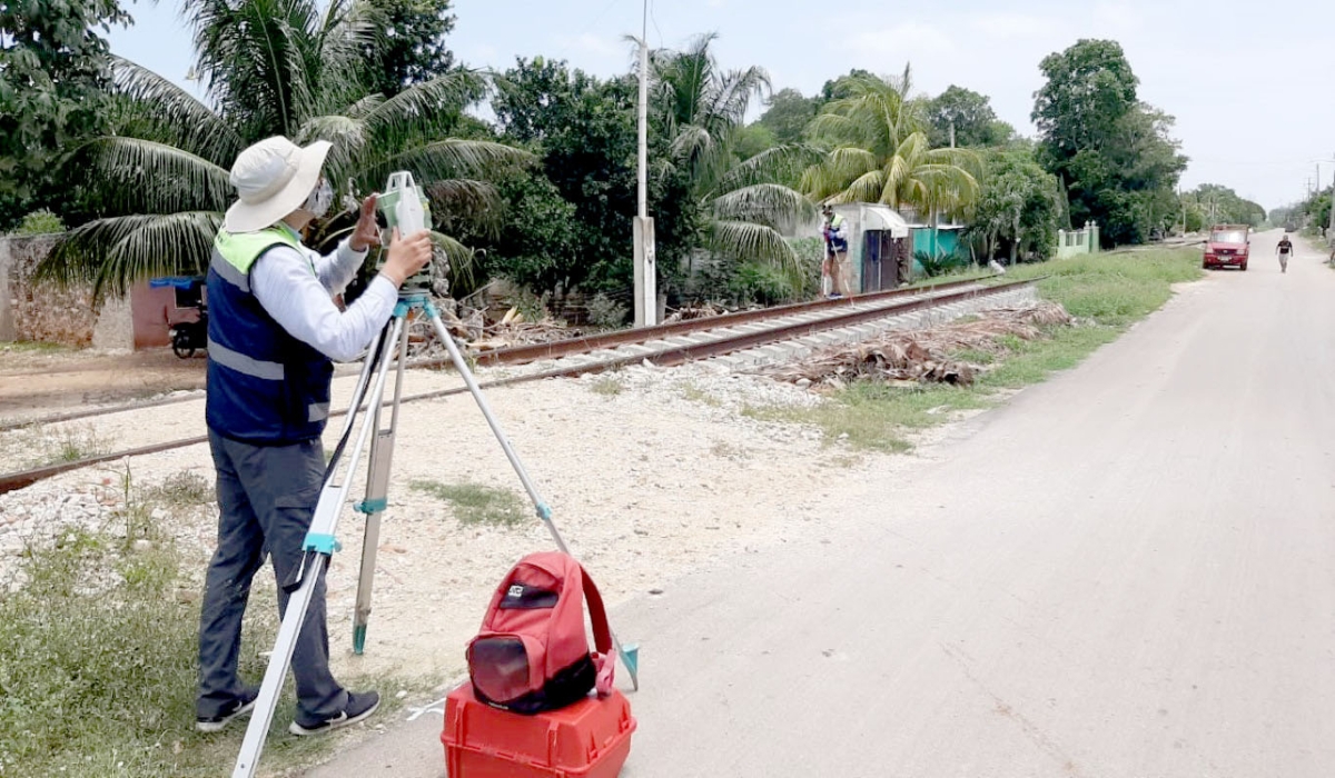 Continúa el estudio de suelo y la limpieza de vías por el Tren Maya en Hecelchakán