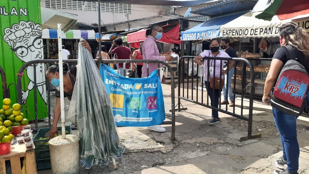 Locatarios quieren quitar las vallas del mercado para mejorar sus ventas en Campeche