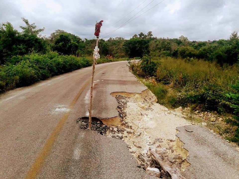 Carretera de Bacalar sigue en mal estado pese a petición hacia la SCT