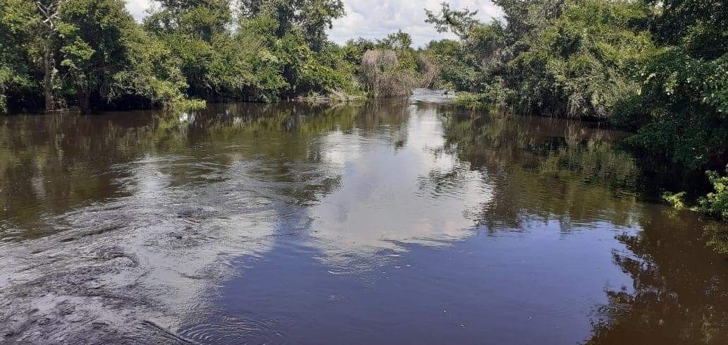 Aumento en el nivel del río alerta a pobladores en Bacalar
