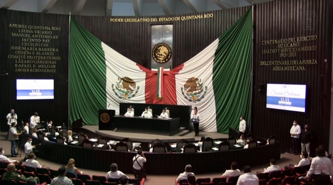 Congreso devela estatua de Andrés Quintana Roo por 46 aniversario