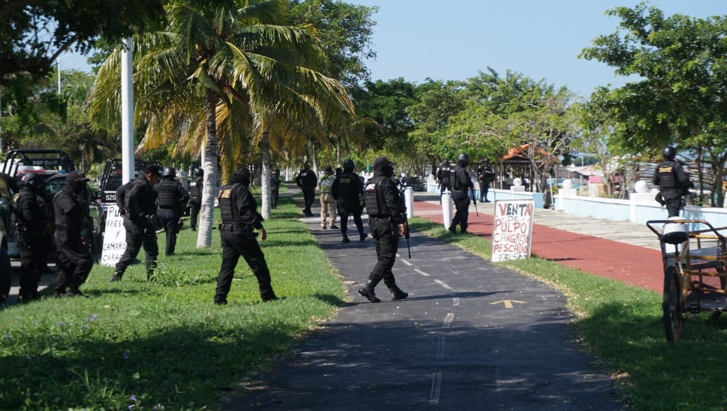 Policías realizan operativo en muelles y refugios pesqueros en Campeche