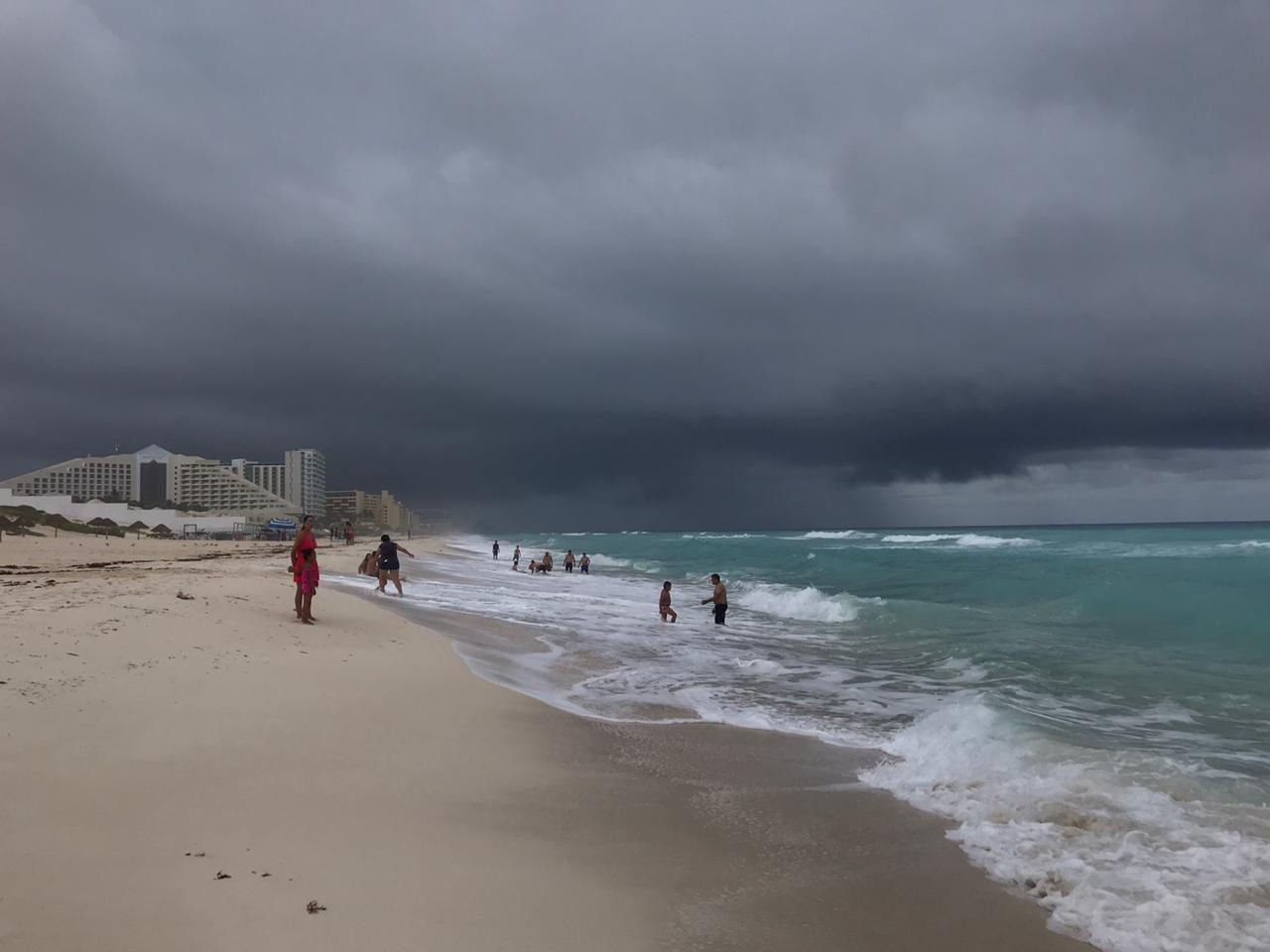 Tromba Marina causa daños en Cancún: VIDEO