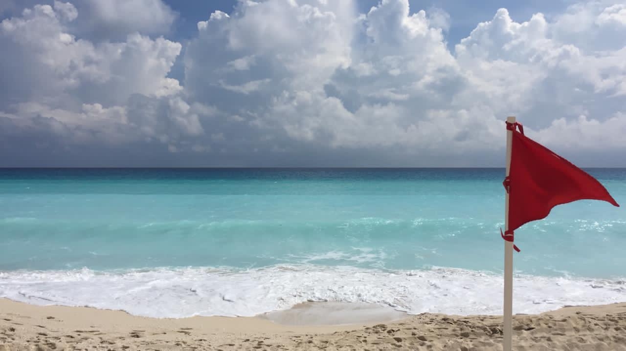 Pese a la cercanía de la Onda Tropical 15 a la Península de Yucatán, en Cancún y Quintana Roo habrá sensación térmica calurosa, indicó el SMN