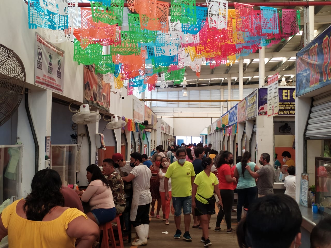 Domingo aglomerado en el centro de Ciudad del Carmen repunta economía