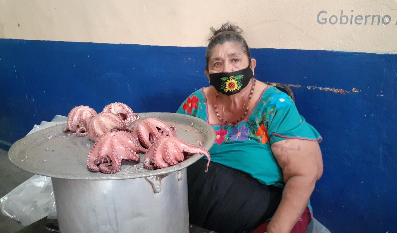 Vendedoras de pulpo sufren crisis por COVID-19 en Campeche