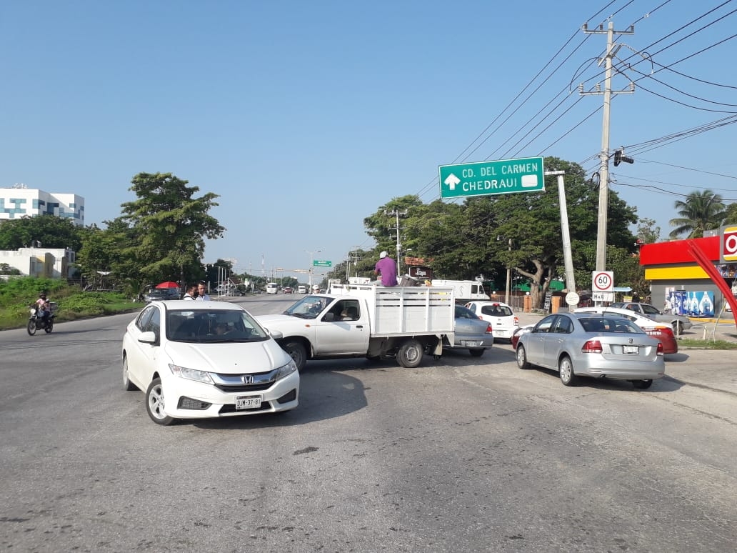 Se registra choque y caos vial en la carretera Isla de Tris en Ciudad del Carmen