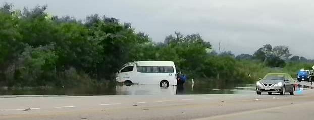 Camioneta del gobierno de Yucatán sufre accidente cerca de Motul