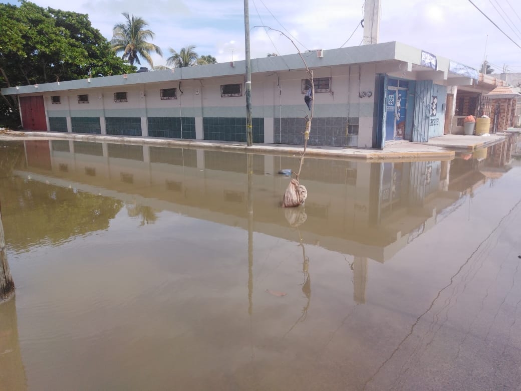 Fuertes lluvias mantienen puertos cerrados en Progreso
