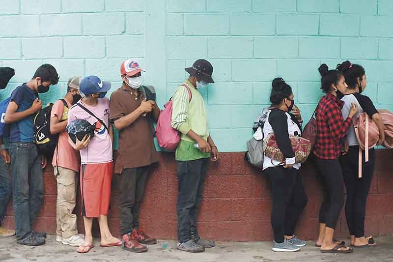 Caravana migrante de Honduras debe ser recibida con empatía, dice periodista