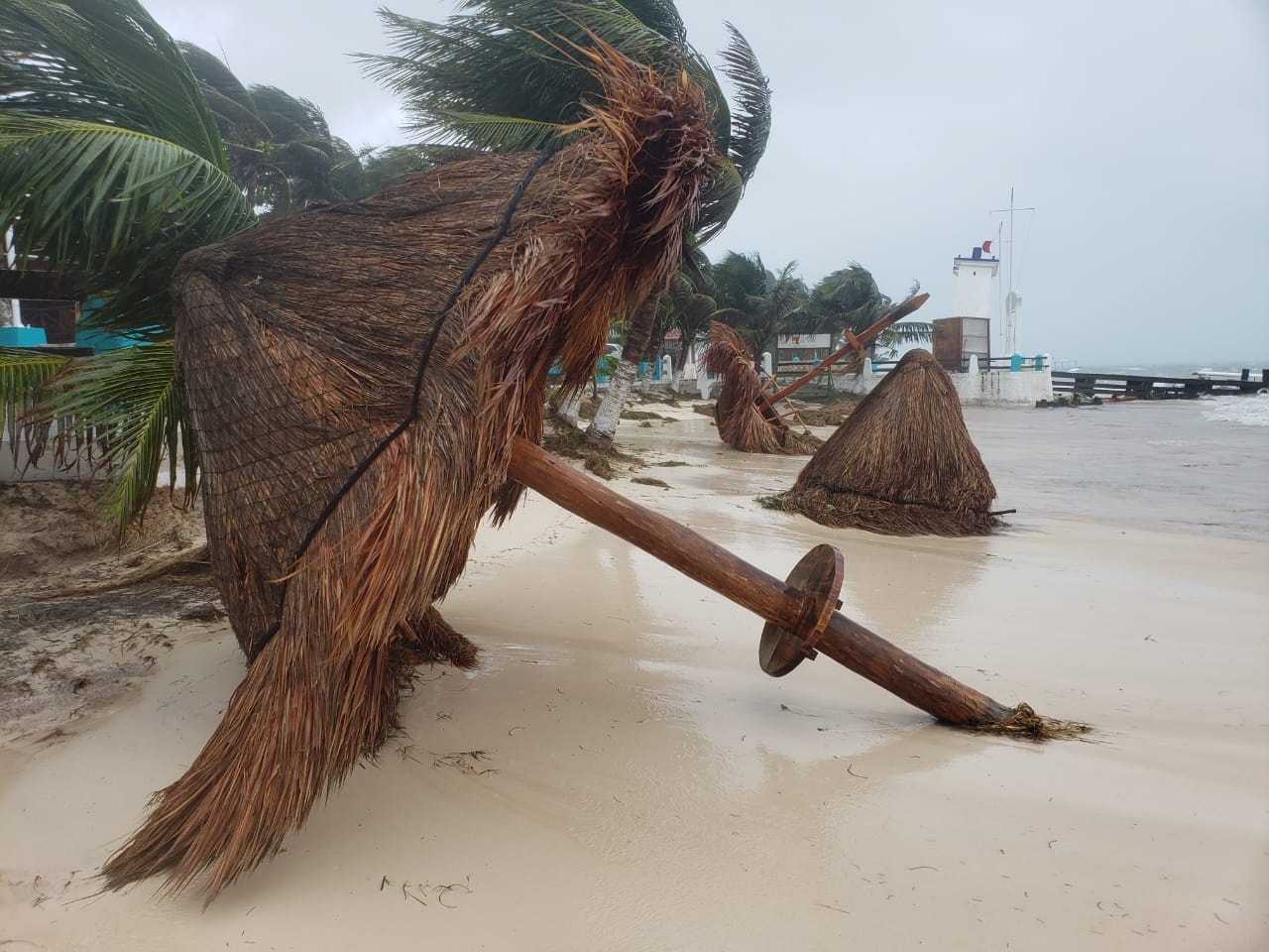 Depresión Tropical 26 evoluciona a Tormenta Tropical Delta al este de Cancún