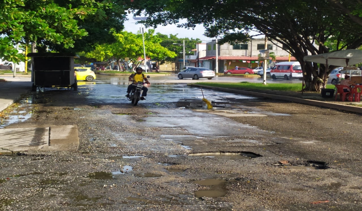 Lluvias dejan al descubierto baches en avenidas de Ciudad del Carmen