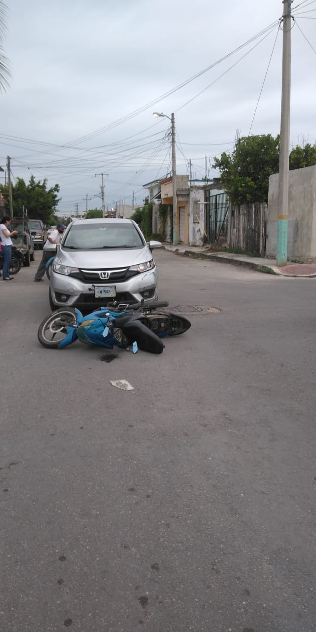 Motociclista con lesiones leves tras percance en Chetumal