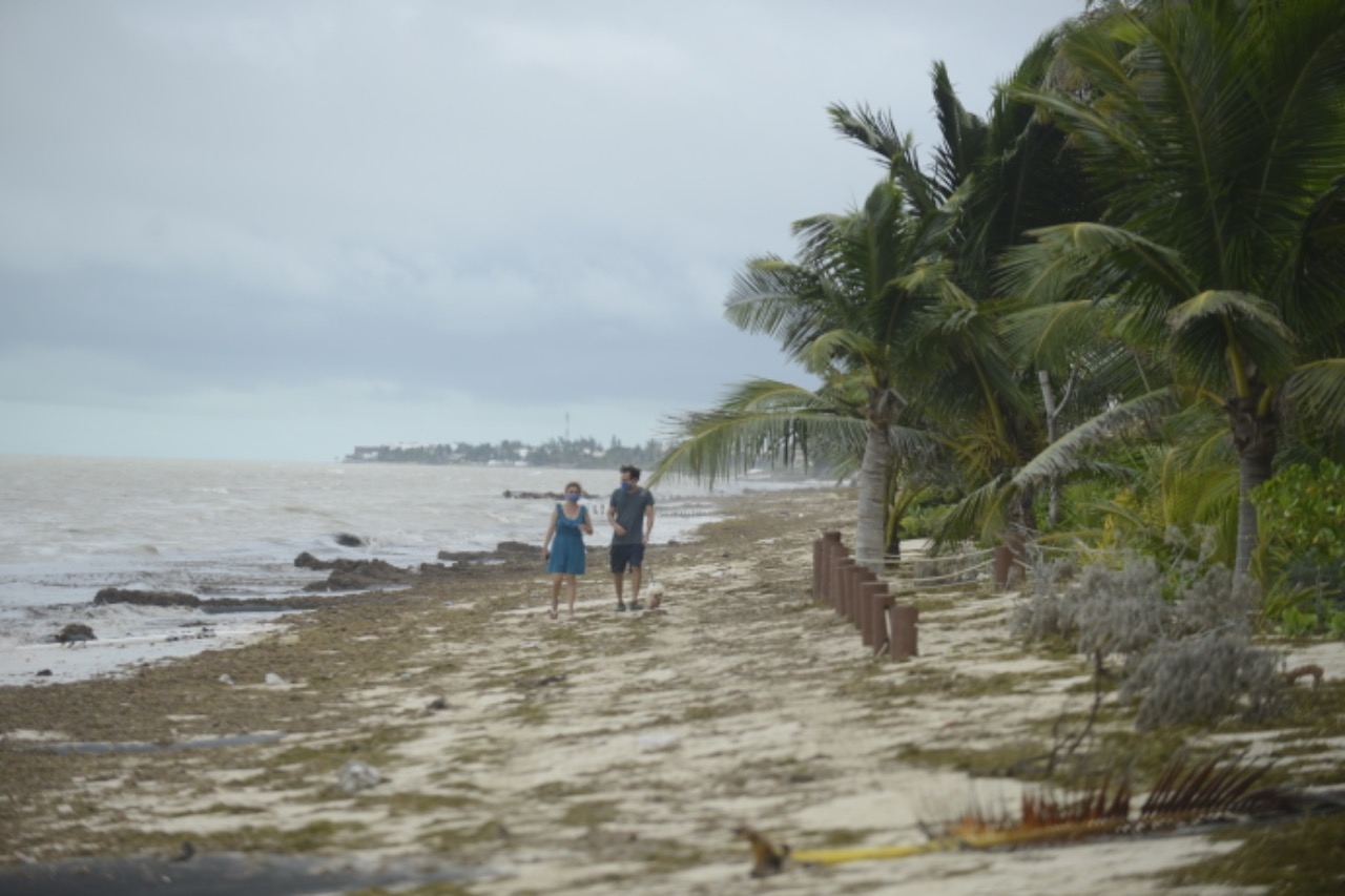 El Huracán Delta tocó tierra este miércoles en Puerto Morelos y se ha degradado a categoría 2. Foto: Luis Pérez.