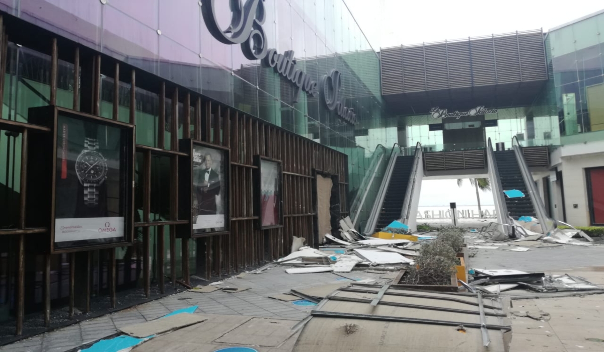 El centro comercial también resultó afectado tras el paso del Huracán Delta. Fotos: Víctor Ávalos.