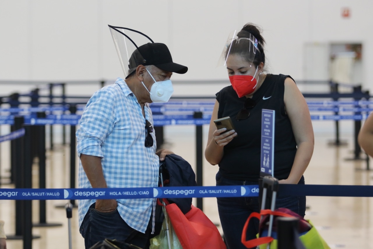 Fallas masivas en redes telefónicas por Delta en Cancún