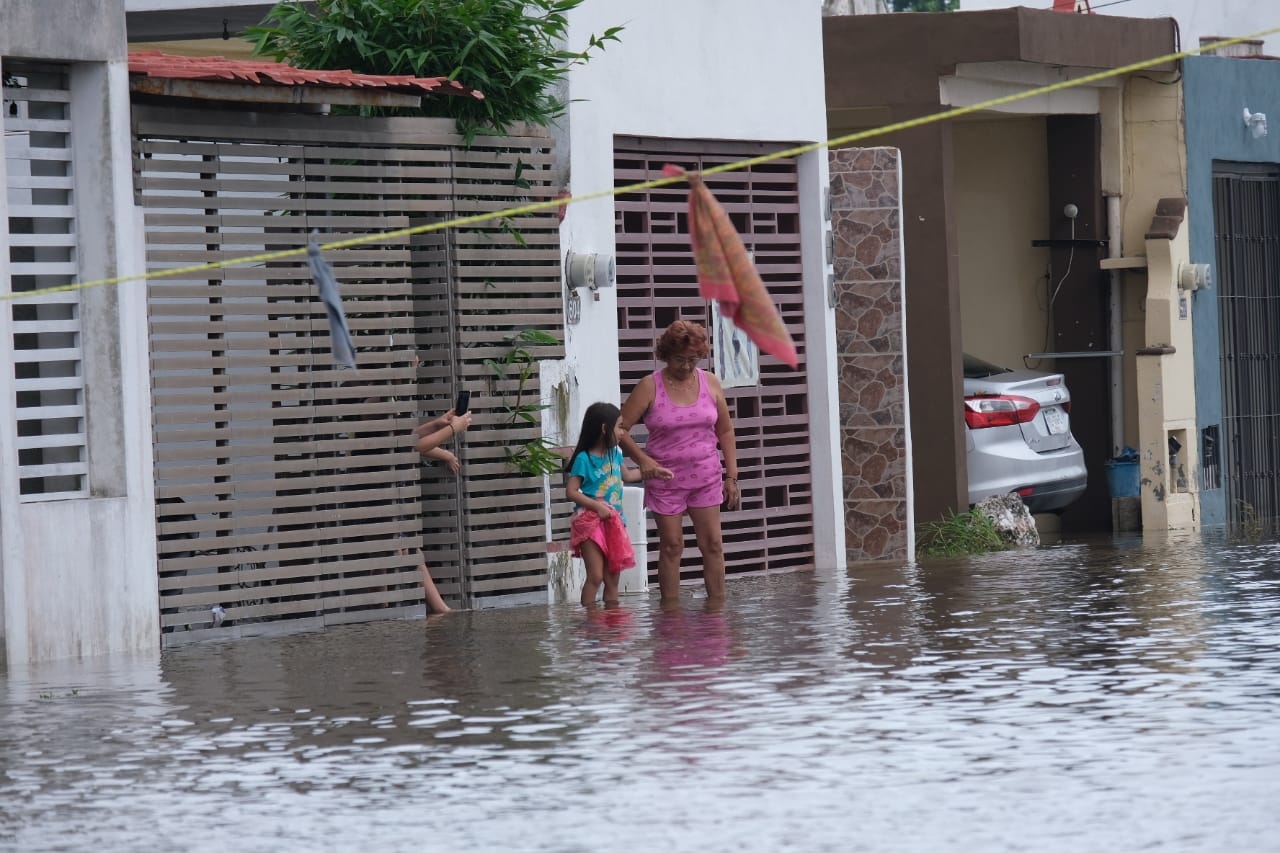 Fraccionamiento Las Américas amanece bajo el agua en Mérida