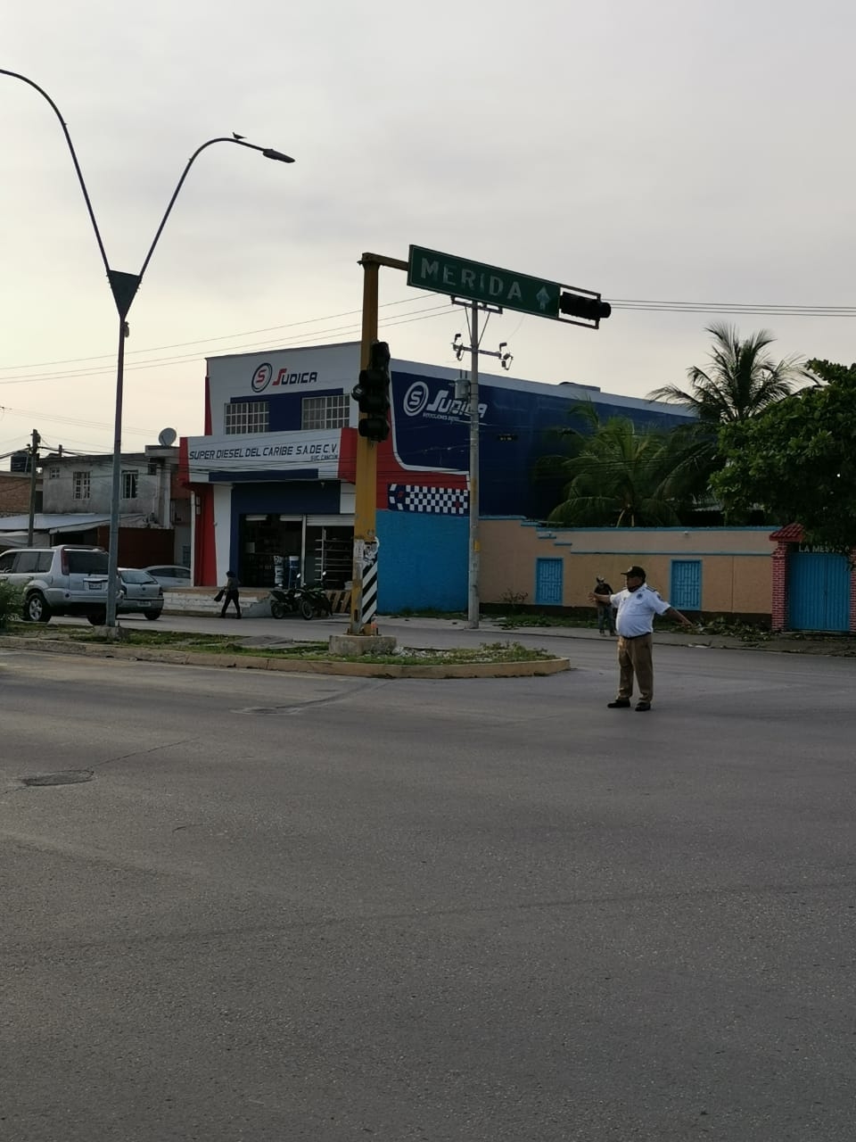 Semáforos quedaron inservibles en Cancún