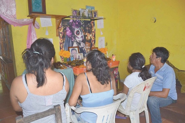 Rezadoras en crisis en Ciudad del Carmen, contratos para rezar caen por COVID