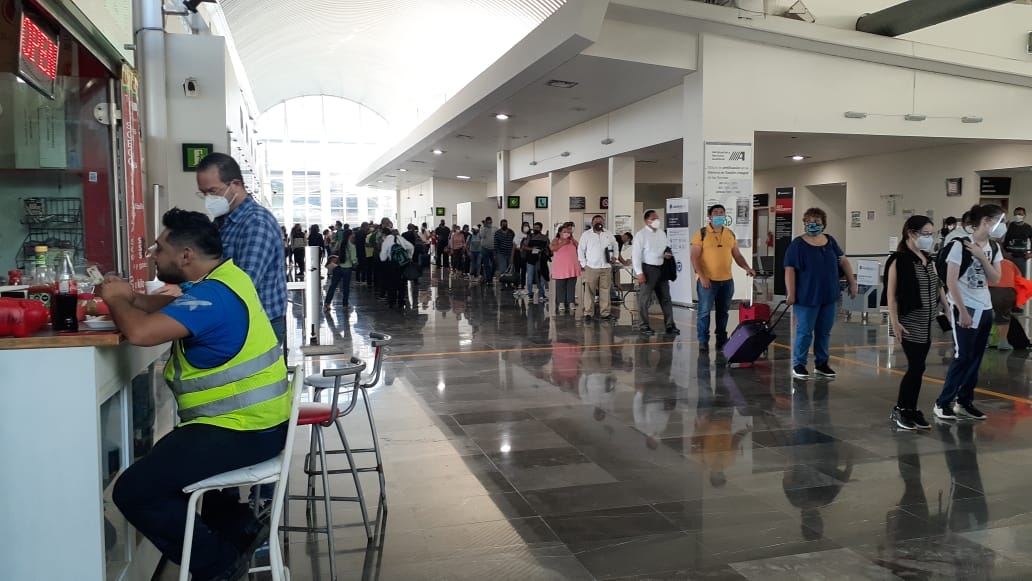 Aeropuerto de Campeche aplica protocolos de sanidad entre pasajeros