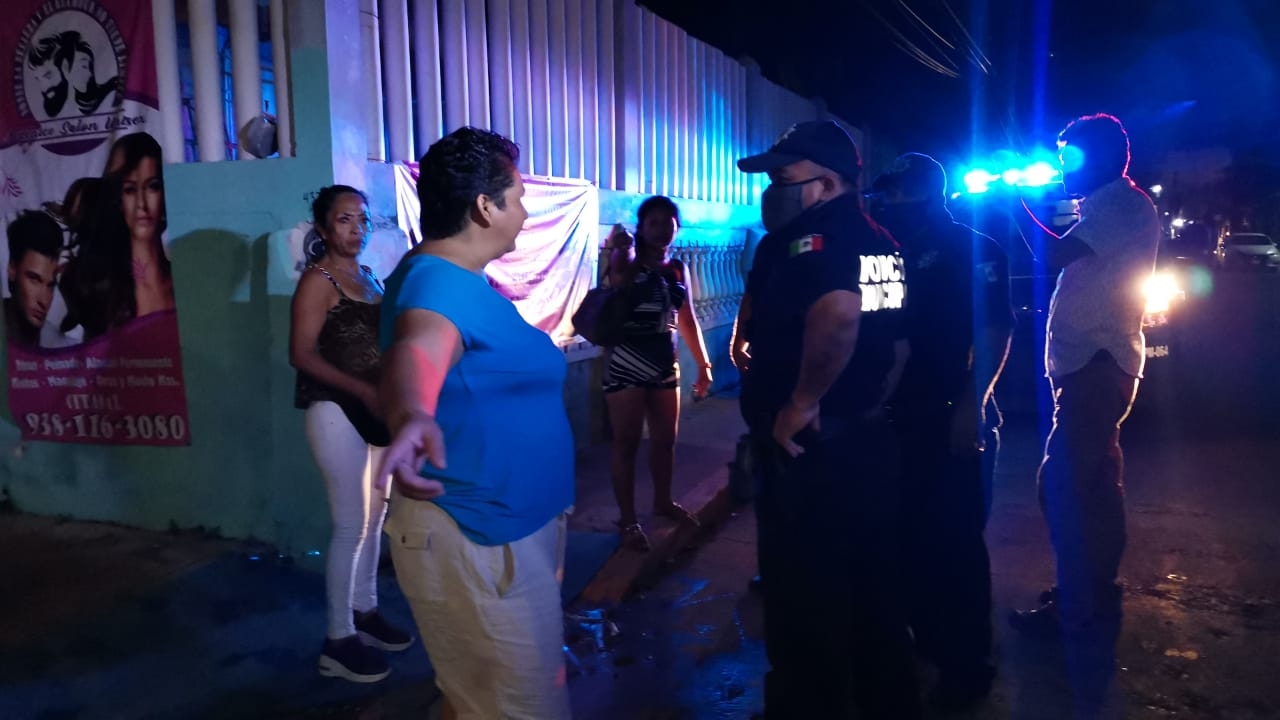 Mujer es detenida por intentar apuñalar a su compañera en Ciudad del Carmen