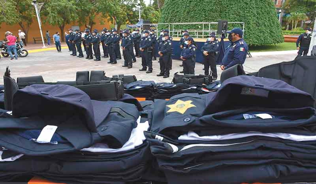 Policías municipales de Mérida usan hasta tres veces a la semana el mismo uniforme
