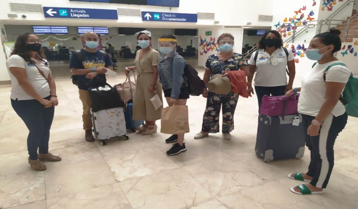 Turistas logran viajar tras quedarse varados por dos días en Cozumel