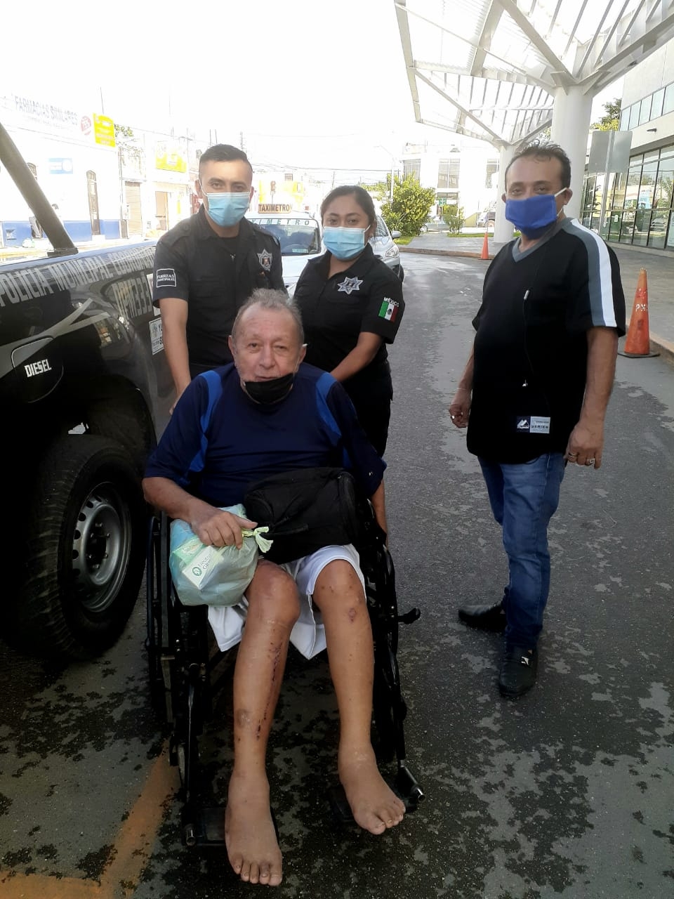 Policía de Valladolid ayuda a un abuelito a regresar con su familia