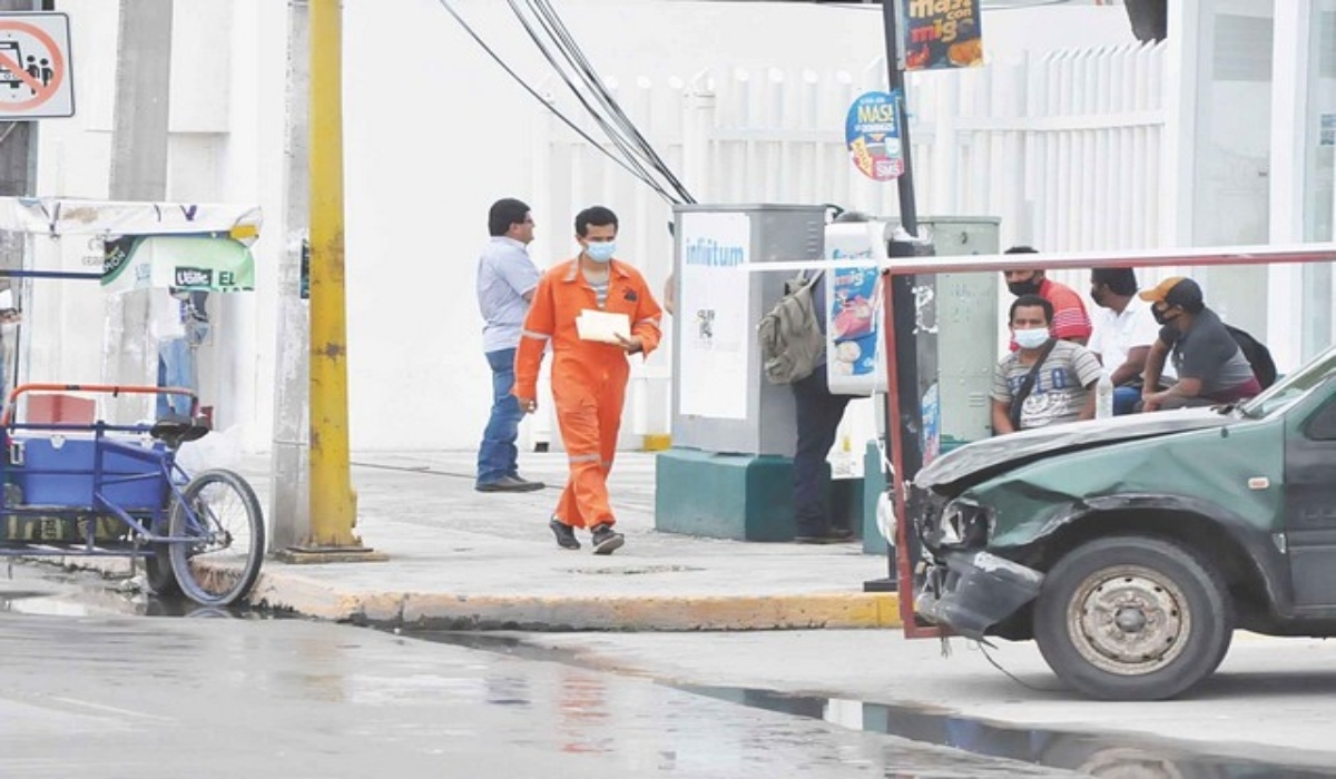 Petroleros 'secuestrados' en altamar: Grupo R los tiene sin comida en Veracruz