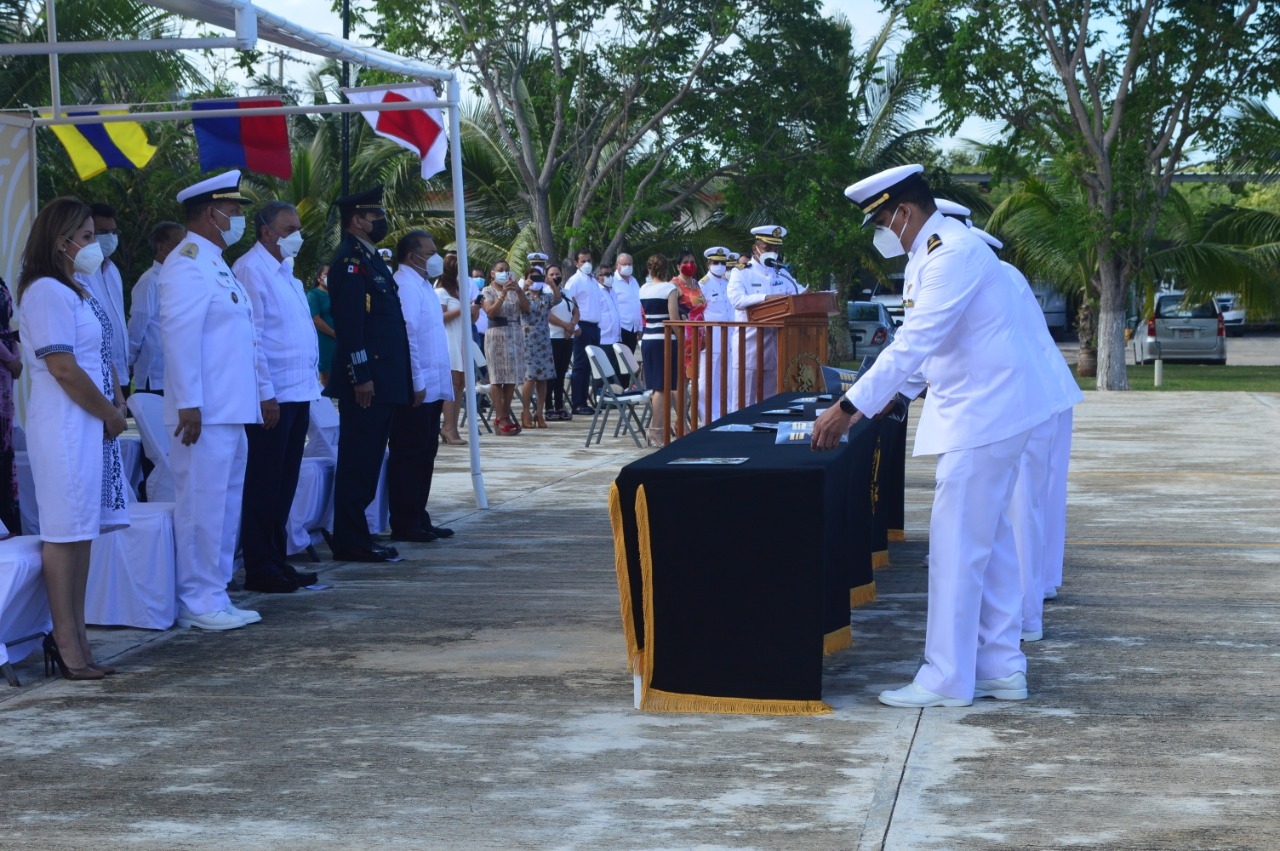 Entregan insignias de grado en la Tercera Región Naval Militar de Campeche