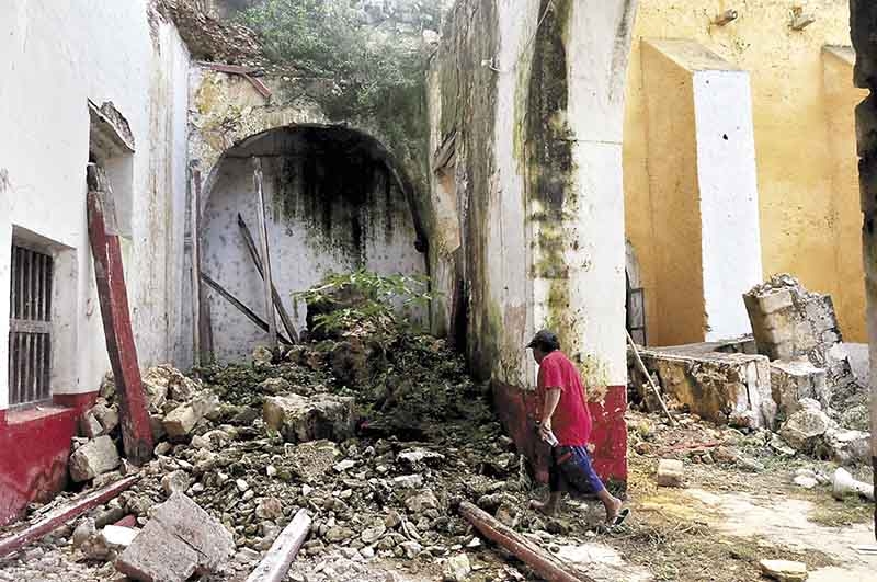 Iglesia de Tekantó en ruinas; no hay fecha para su reparación