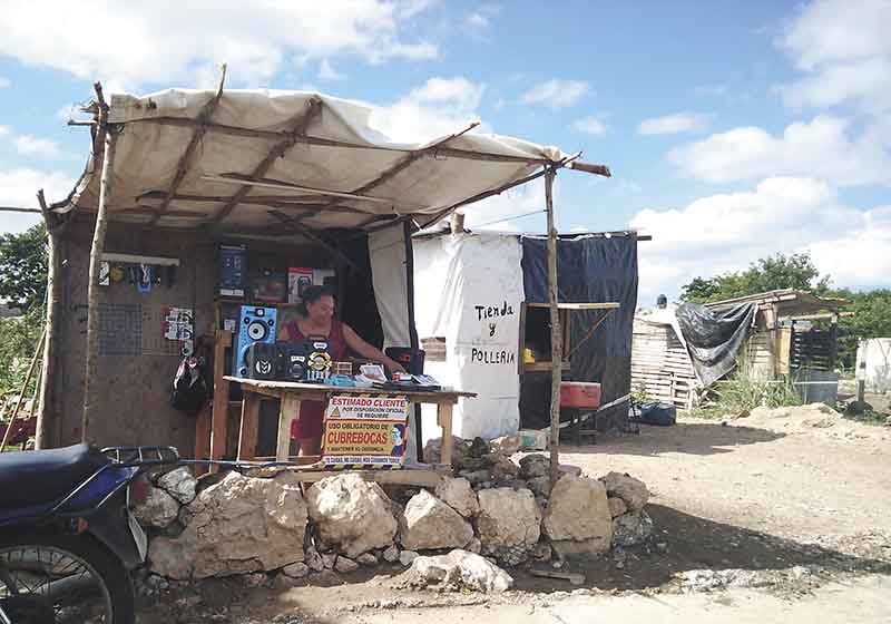 Invasores regresan a El Roble Alborada en Mérida; reconstruyen viviendas