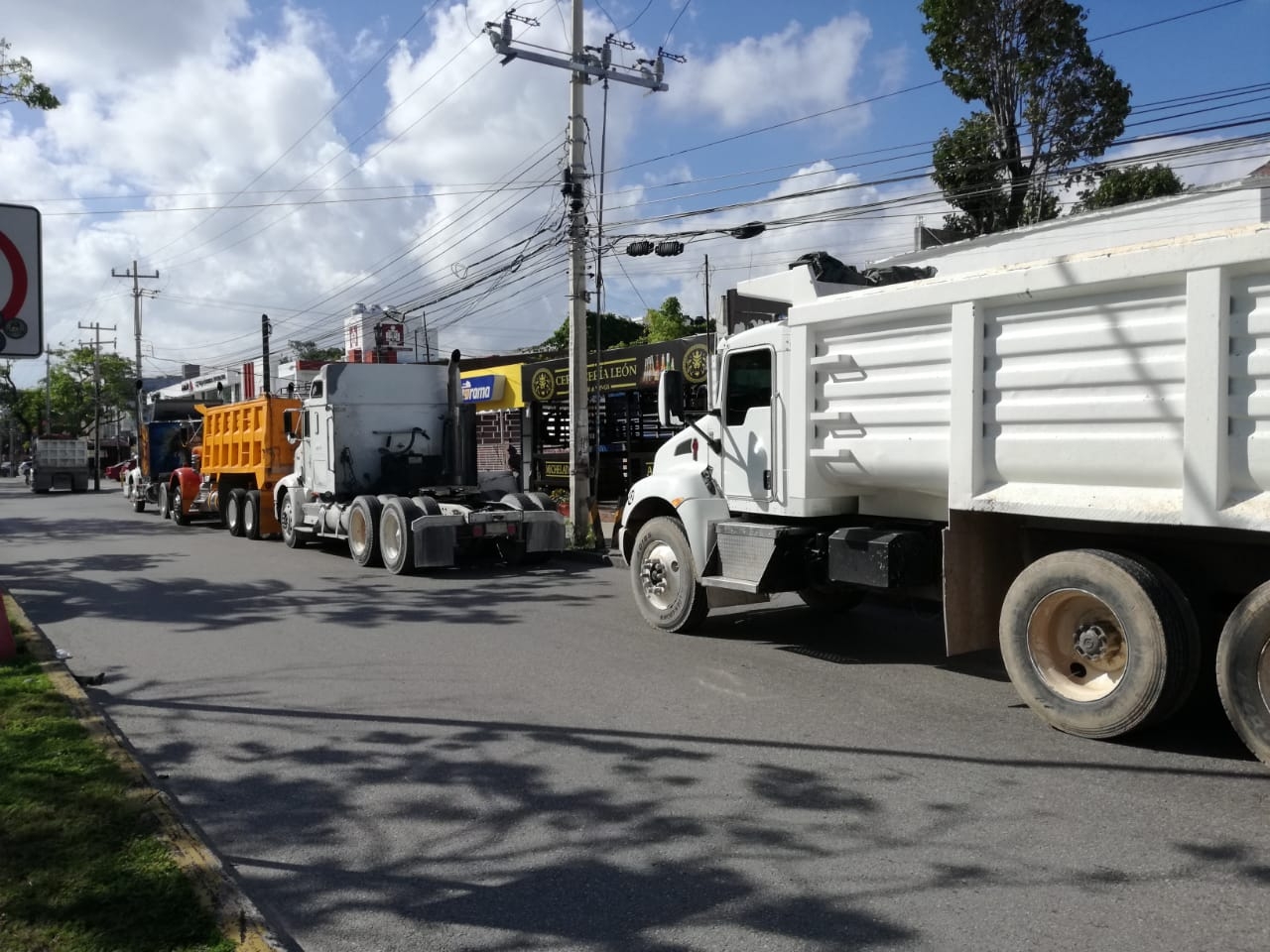 Más de 400 volqueteros afectados por aumento de diésel en Campeche