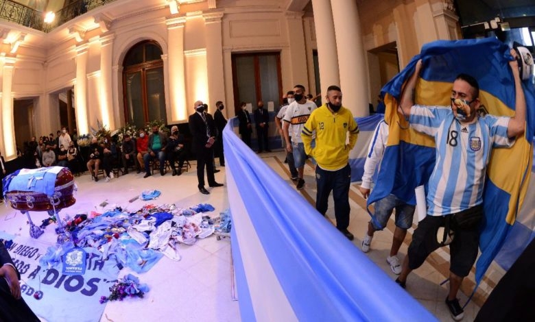 Suspenden velorio de Maradona por disturbios en Argentina